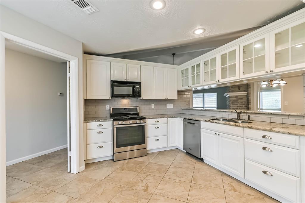 10901 Mesquite Drive, La Porte, Texas image 9
