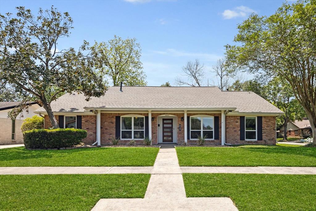 6047 Dumfries Drive, Houston, Texas image 2