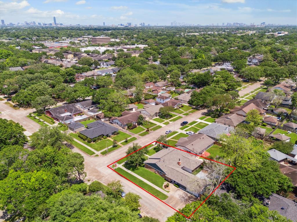 6047 Dumfries Drive, Houston, Texas image 35