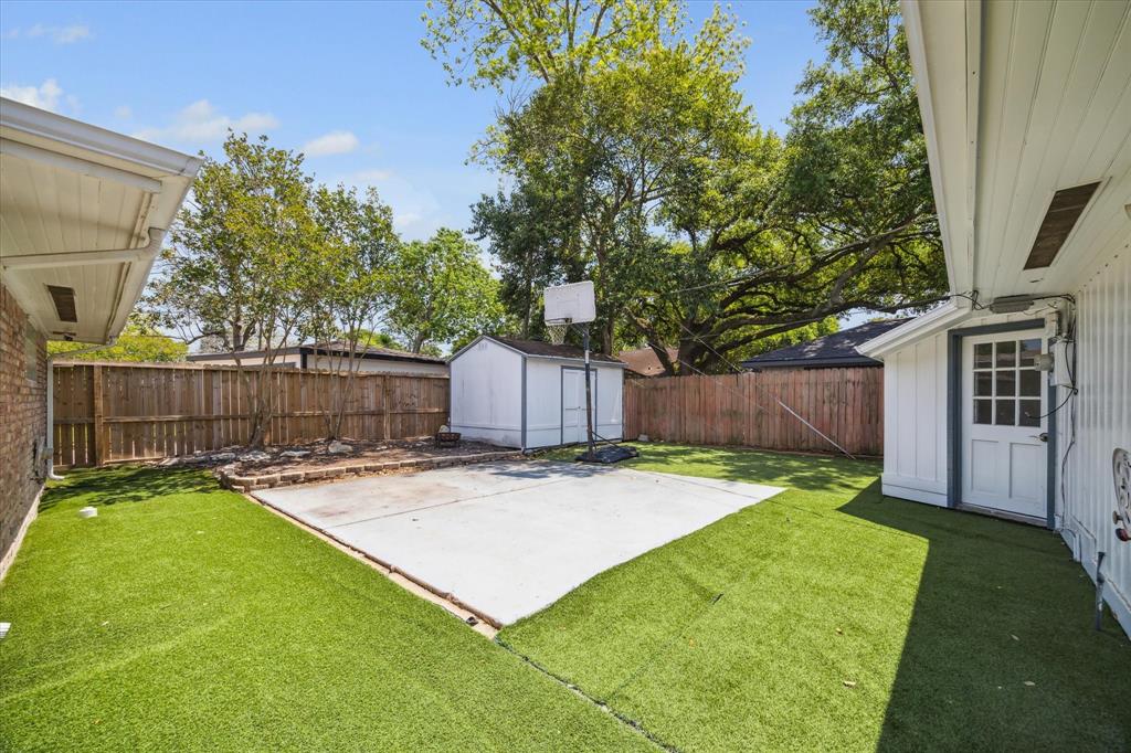 6047 Dumfries Drive, Houston, Texas image 32