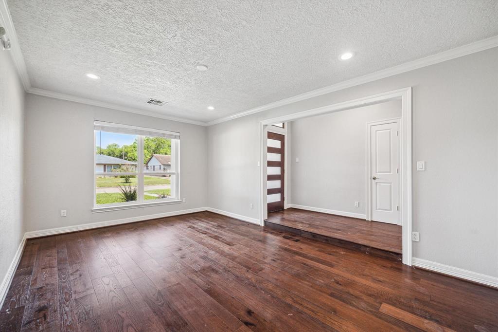 6047 Dumfries Drive, Houston, Texas image 13