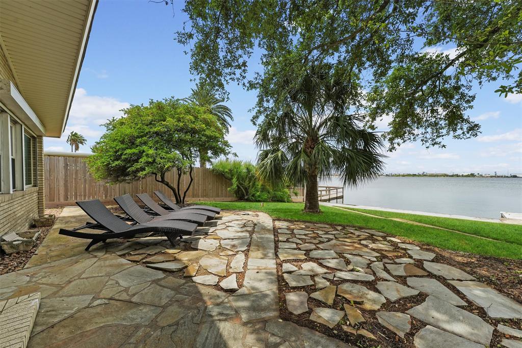 18 S Shore Drive, Galveston, Texas image 1