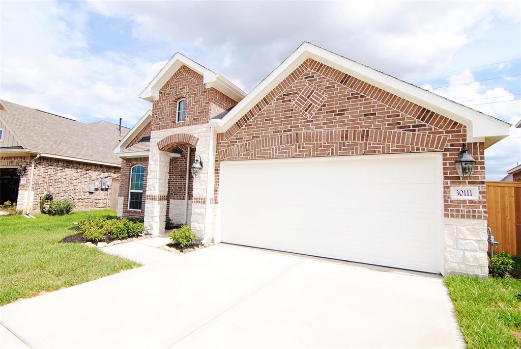 30111 Twisting Springs Drive, Brookshire, Texas image 2