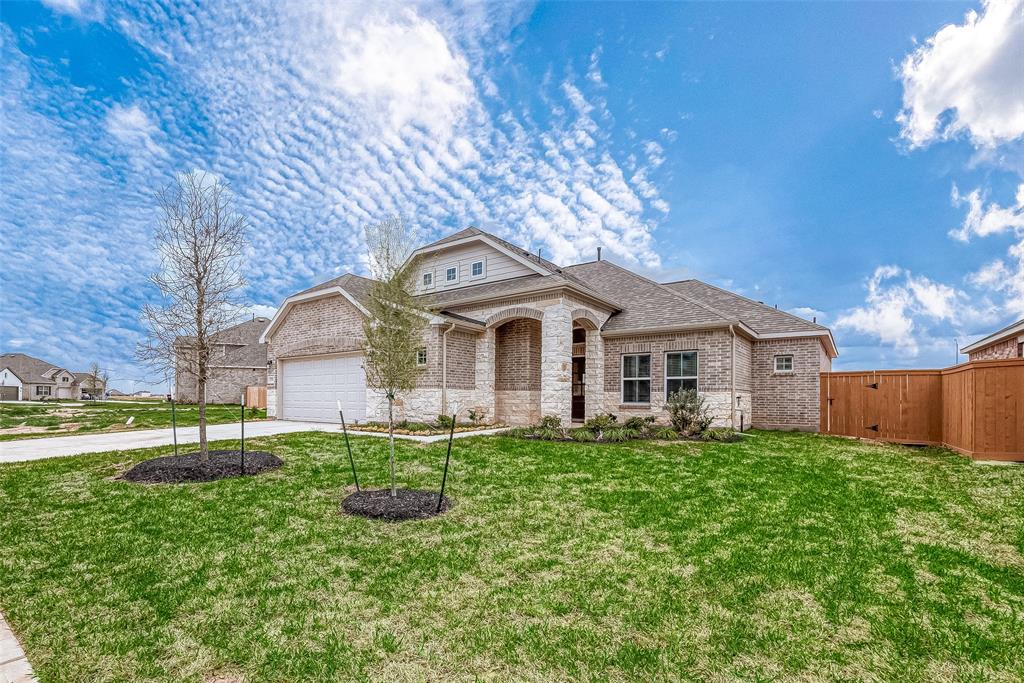 1041 Comal Trail Drive, Dayton, Texas image 4