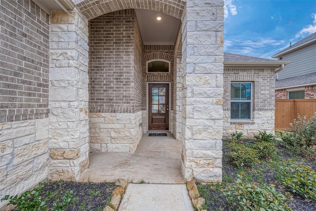 1041 Comal Trail Drive, Dayton, Texas image 7