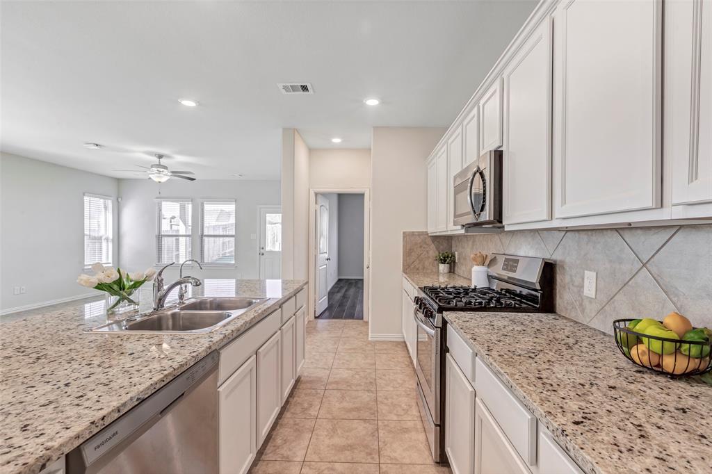 28024 Dove Chase Drive, Spring, Texas image 10