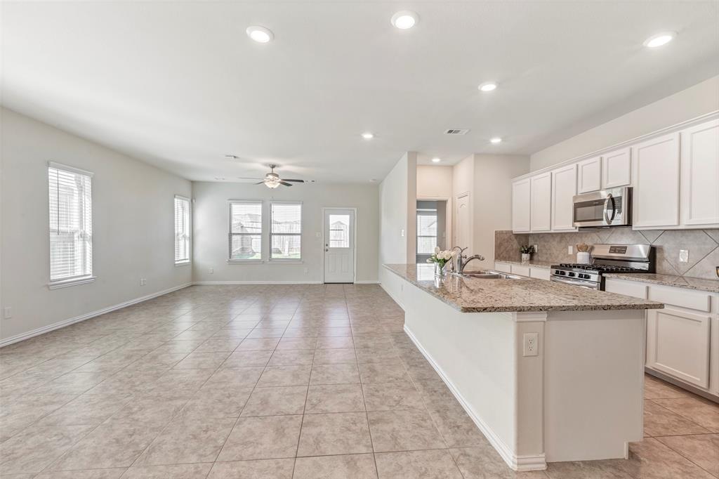 28024 Dove Chase Drive, Spring, Texas image 4