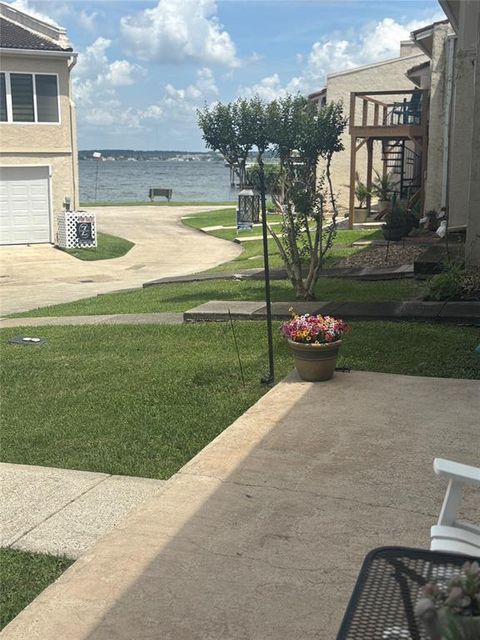 39 Regency Point Montgomery TX 77356