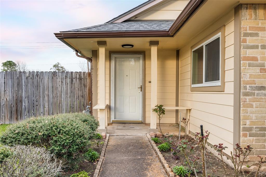 13910 Blue Falls Drive, Sugar Land, Texas image 2