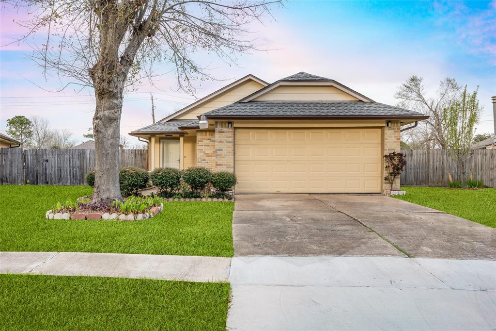 13910 Blue Falls Drive, Sugar Land, Texas image 3