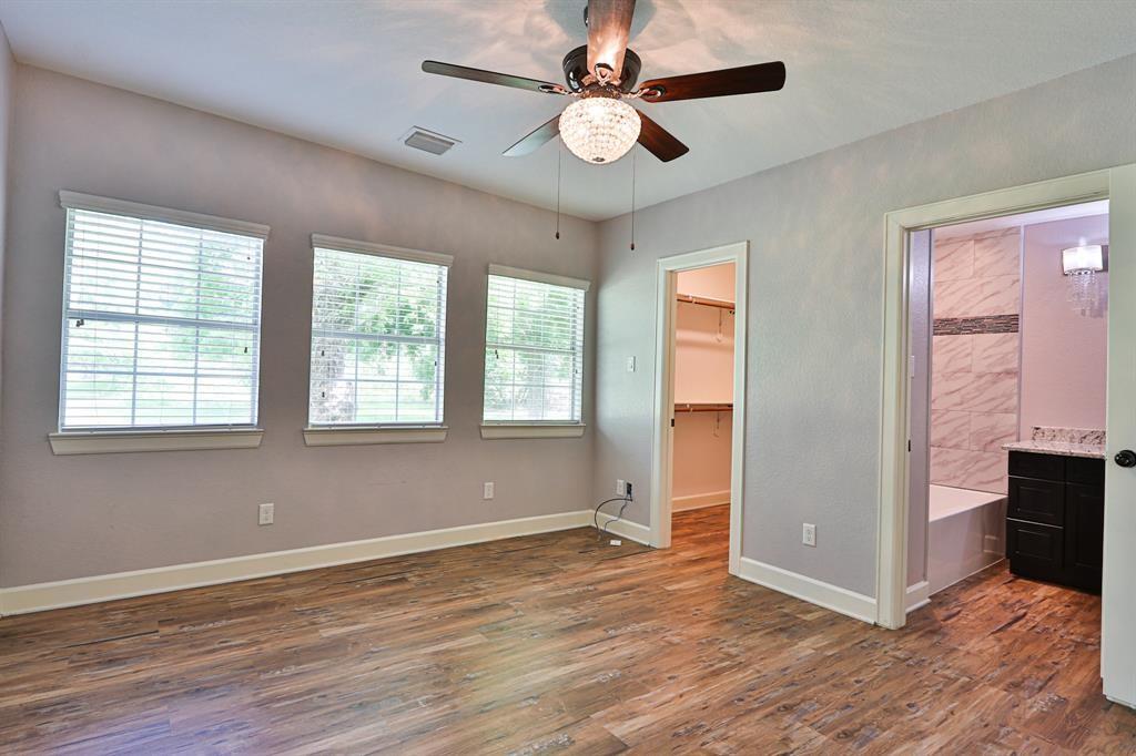 207 Edens Avenue, League City, Texas image 6