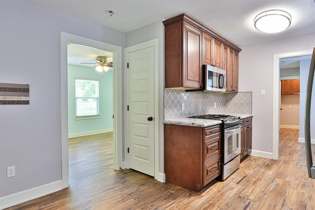 207 Edens Avenue, League City, Texas image 16