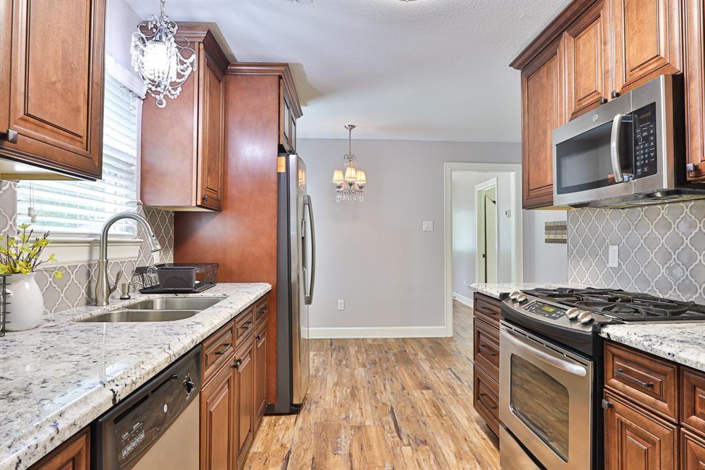 207 Edens Avenue, League City, Texas image 17