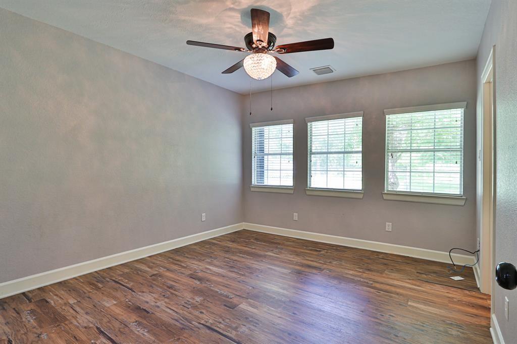 207 Edens Avenue, League City, Texas image 7