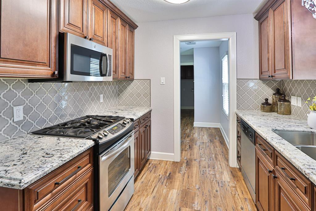 207 Edens Avenue, League City, Texas image 18