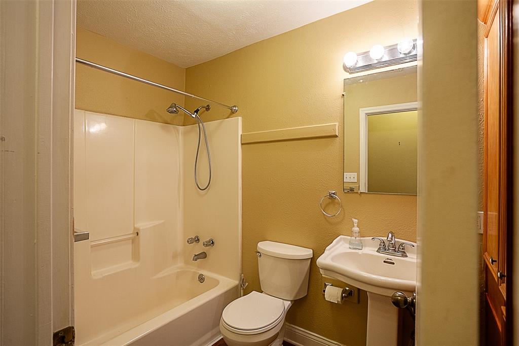 105 Houston Street, Newton, Texas image 12