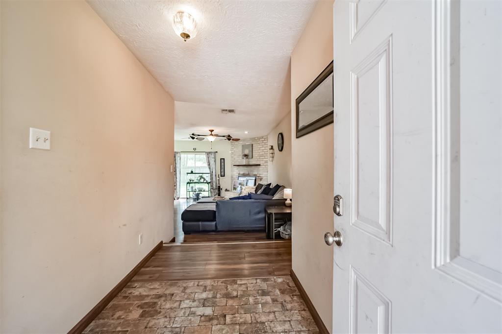 2122 Clemson Drive, Katy, Texas image 5