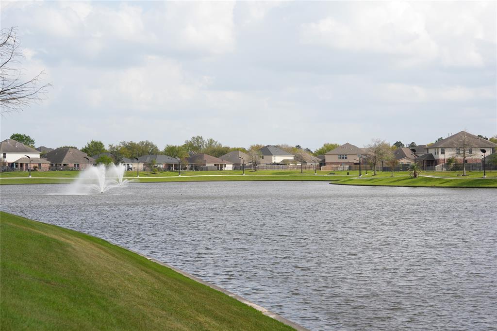 18706 Cypress Lake Village Drive, Cypress, Texas image 21