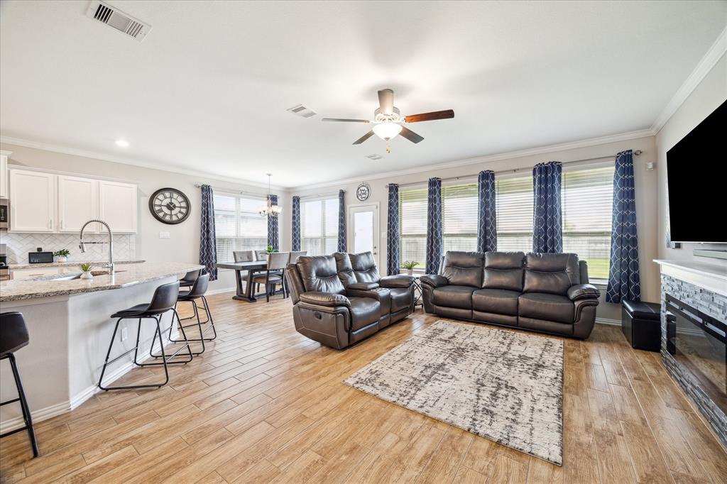 4423 Mimic Drive, Spring, Texas image 11