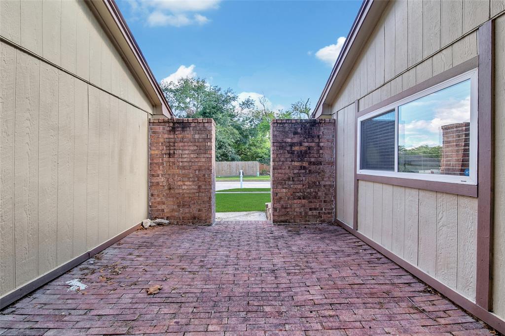 4706 Larksong Lane, Spring, Texas image 5