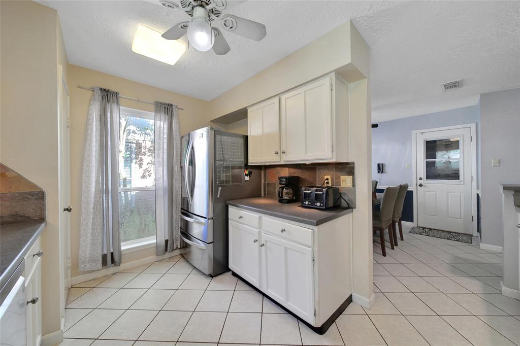 4706 Larksong Lane, Spring, Texas image 11