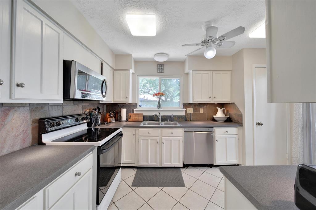 4706 Larksong Lane, Spring, Texas image 12