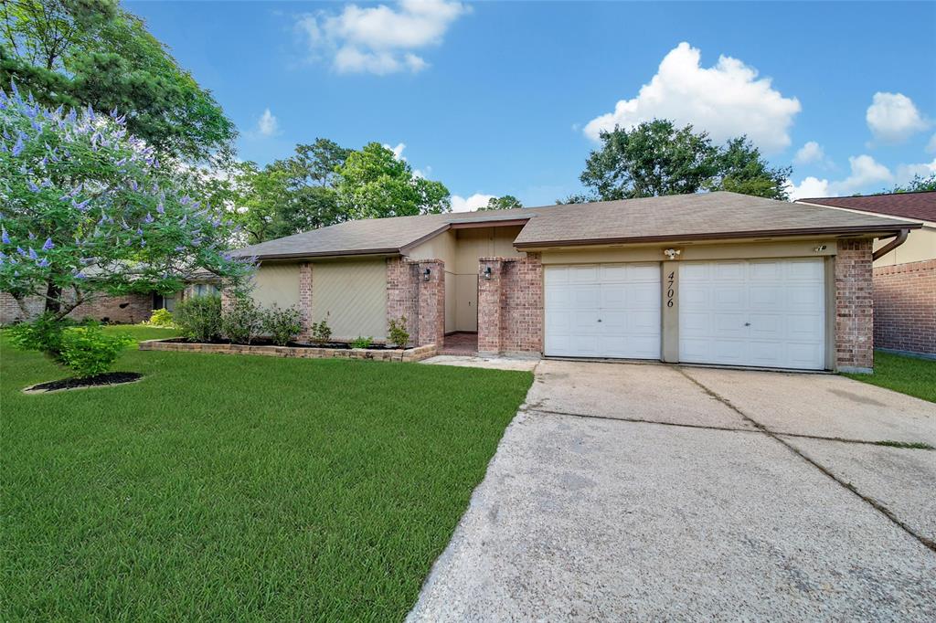 4706 Larksong Lane, Spring, Texas image 2