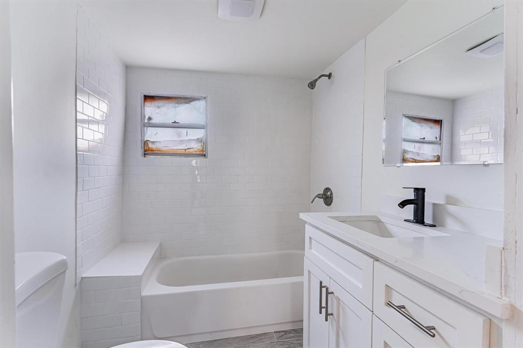 3913 Ball St, Galveston, Texas image 21