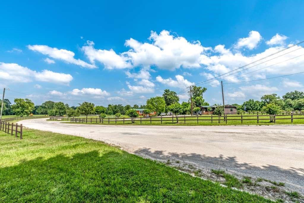 112 Pine Ridge Drive, Cleveland, Texas image 10