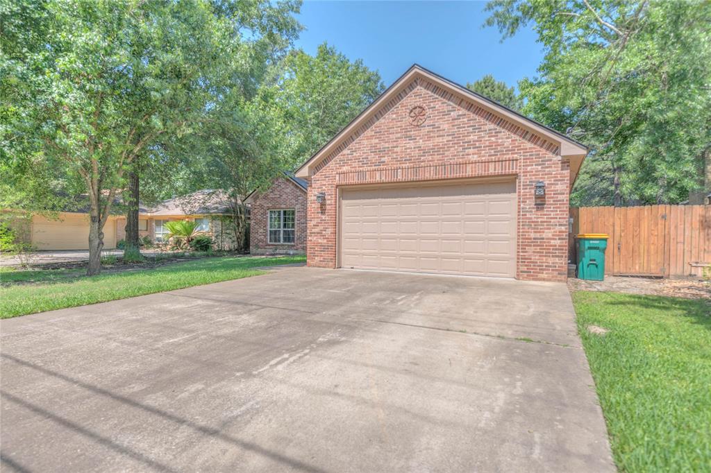 376 Rolling Hills Drive, Conroe, Texas image 3