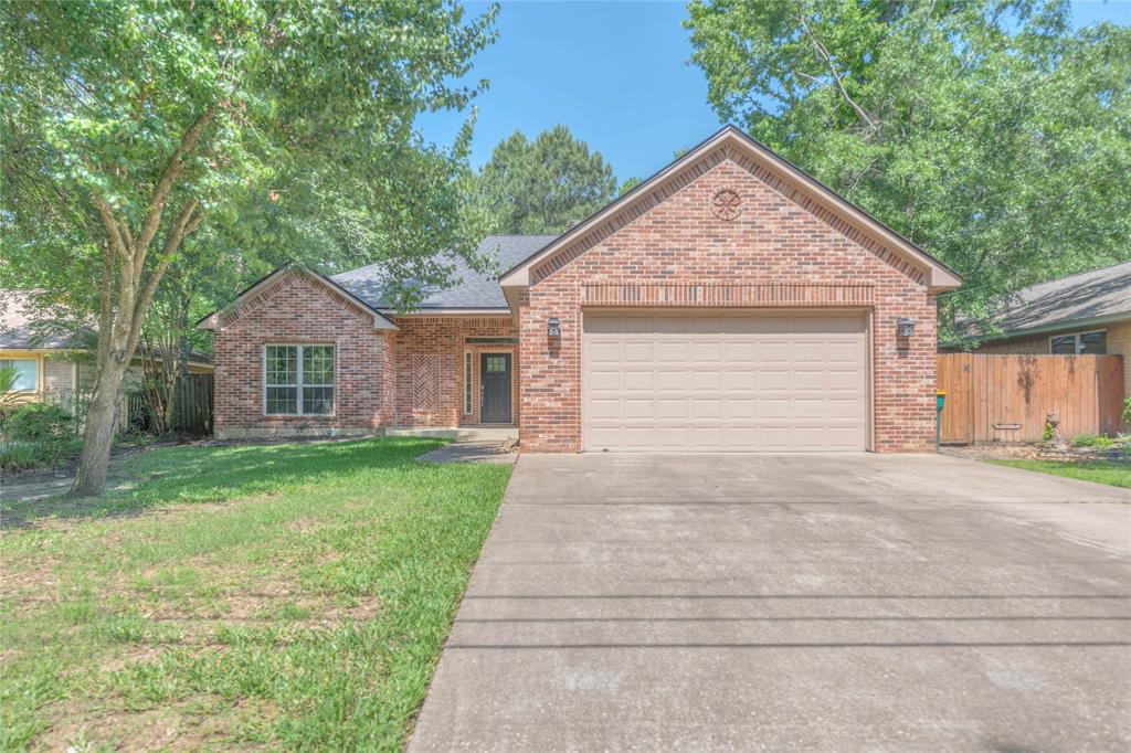 376 Rolling Hills Drive, Conroe, Texas image 1