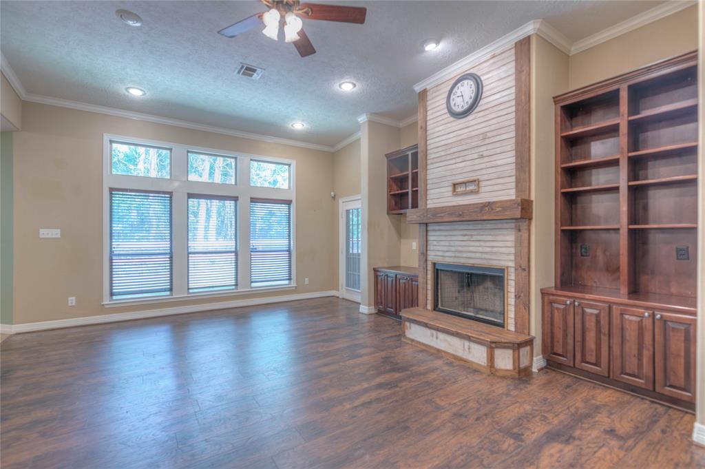 376 Rolling Hills Drive, Conroe, Texas image 9