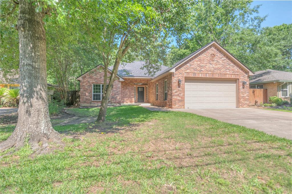 376 Rolling Hills Drive, Conroe, Texas image 2
