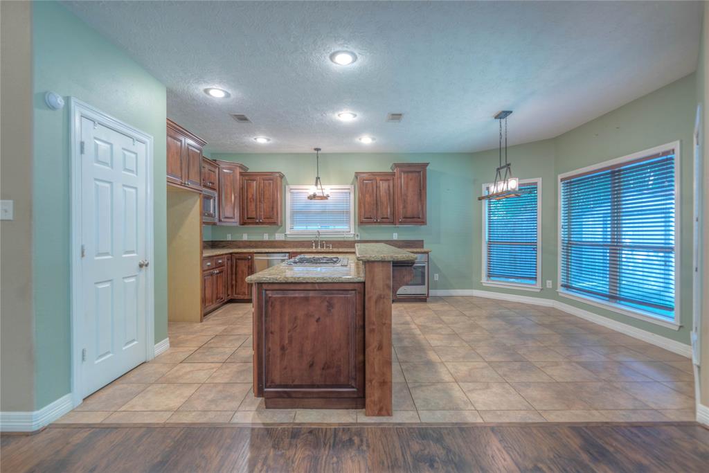 376 Rolling Hills Drive, Conroe, Texas image 15