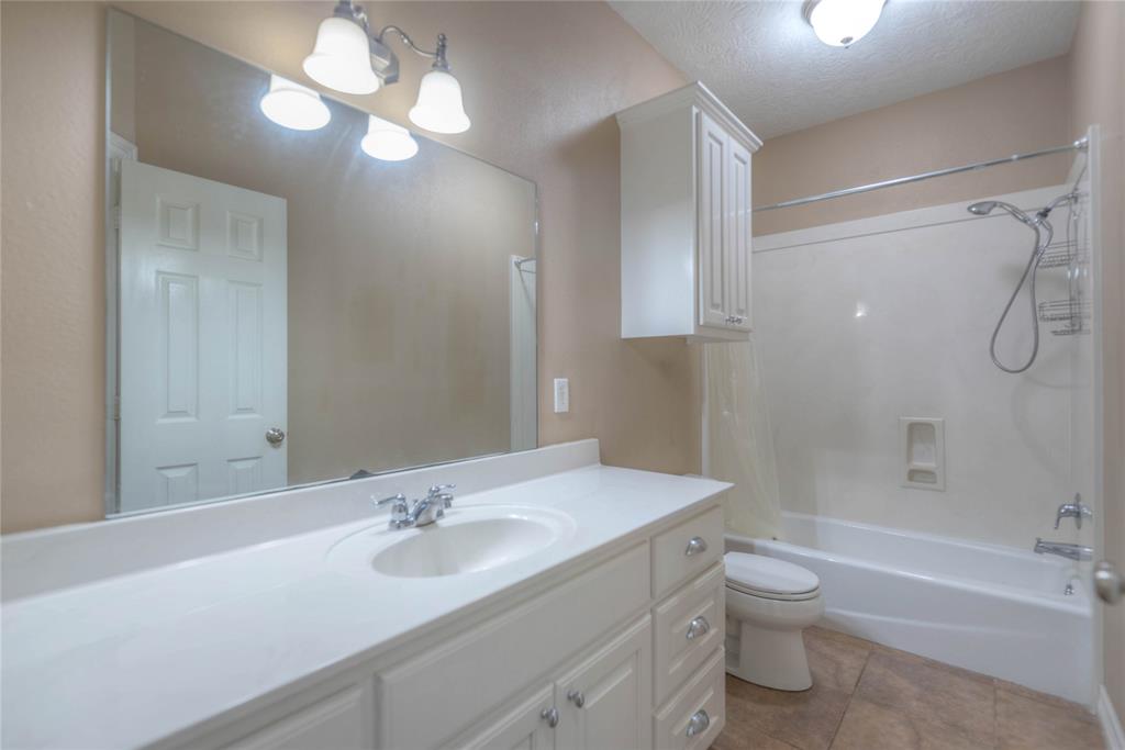 376 Rolling Hills Drive, Conroe, Texas image 32