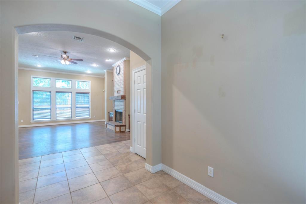 376 Rolling Hills Drive, Conroe, Texas image 7