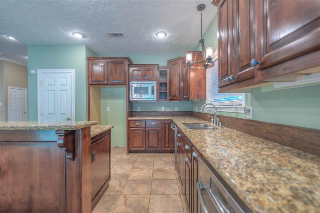 376 Rolling Hills Drive, Conroe, Texas image 18