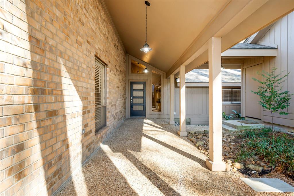 257 Springs Edge Drive, Conroe, Texas image 3