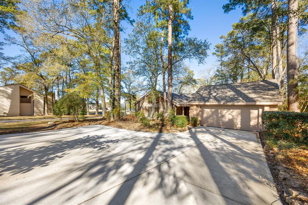 257 Springs Edge Drive, Conroe, Texas image 39