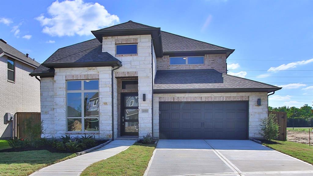 12351 Grassy Bend Drive, Mont Belvieu, Texas image 1