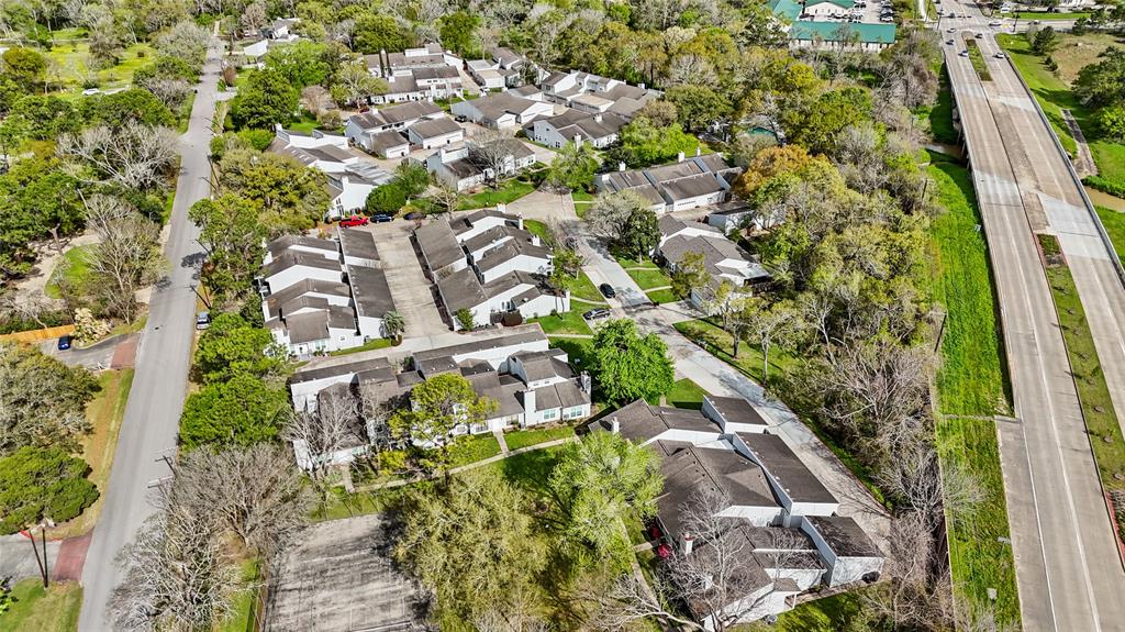 11 Hideaway Drive, Friendswood, Texas image 18