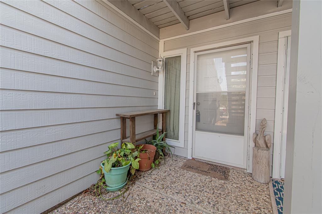 11 Hideaway Drive, Friendswood, Texas image 3