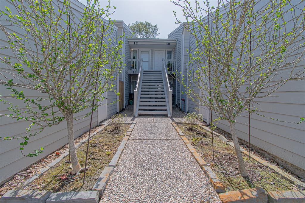 11 Hideaway Drive, Friendswood, Texas image 2