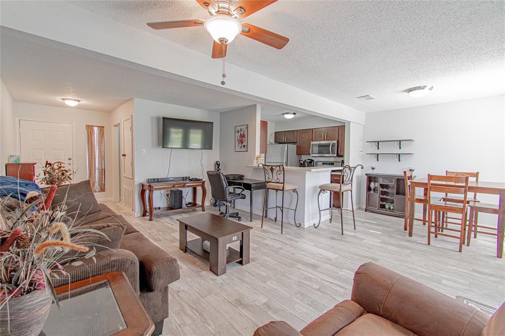 11 Hideaway Drive, Friendswood, Texas image 6
