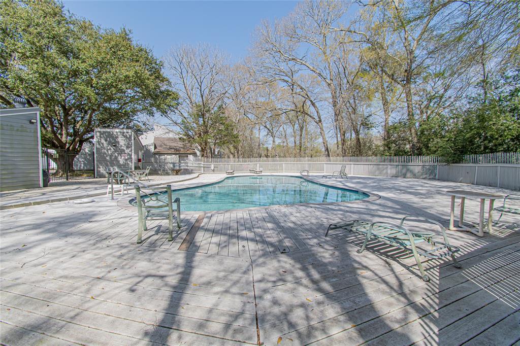 11 Hideaway Drive, Friendswood, Texas image 17