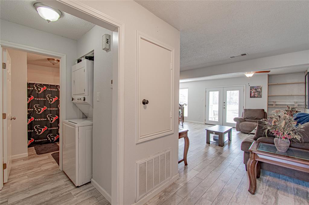 11 Hideaway Drive, Friendswood, Texas image 5
