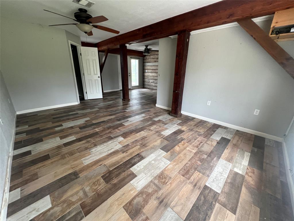 10011 Schanzer Road, Hitchcock, Texas image 3