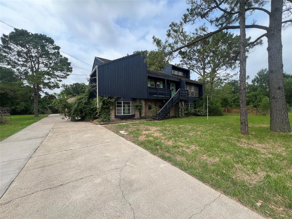 10011 Schanzer Road, Hitchcock, Texas image 2
