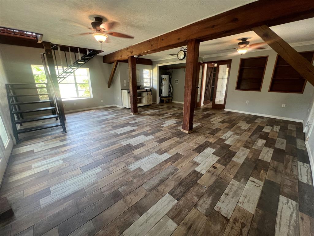 10011 Schanzer Road, Hitchcock, Texas image 4