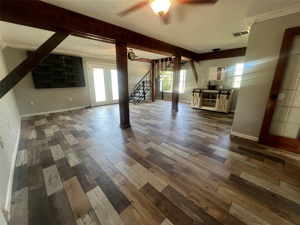 10011 Schanzer Road, Hitchcock, Texas image 5